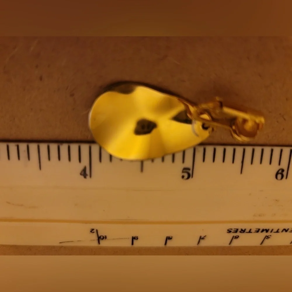 Pair of golden clip-on earrings wavy pattern